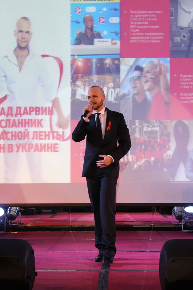 Влад Дарвин получил международную награду за весомый вклад в борьбу с ВИЧ/СПИД